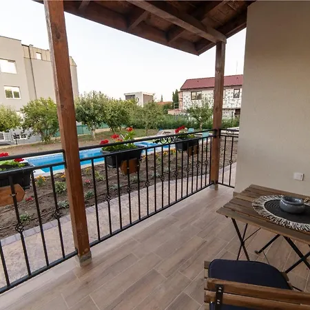 Smokinite 1 - Pool And Bbq Near The Βάρνα